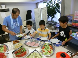 朝食はビュッフェスタイル