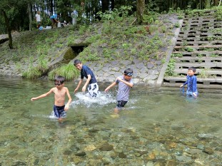 楽しい川遊び